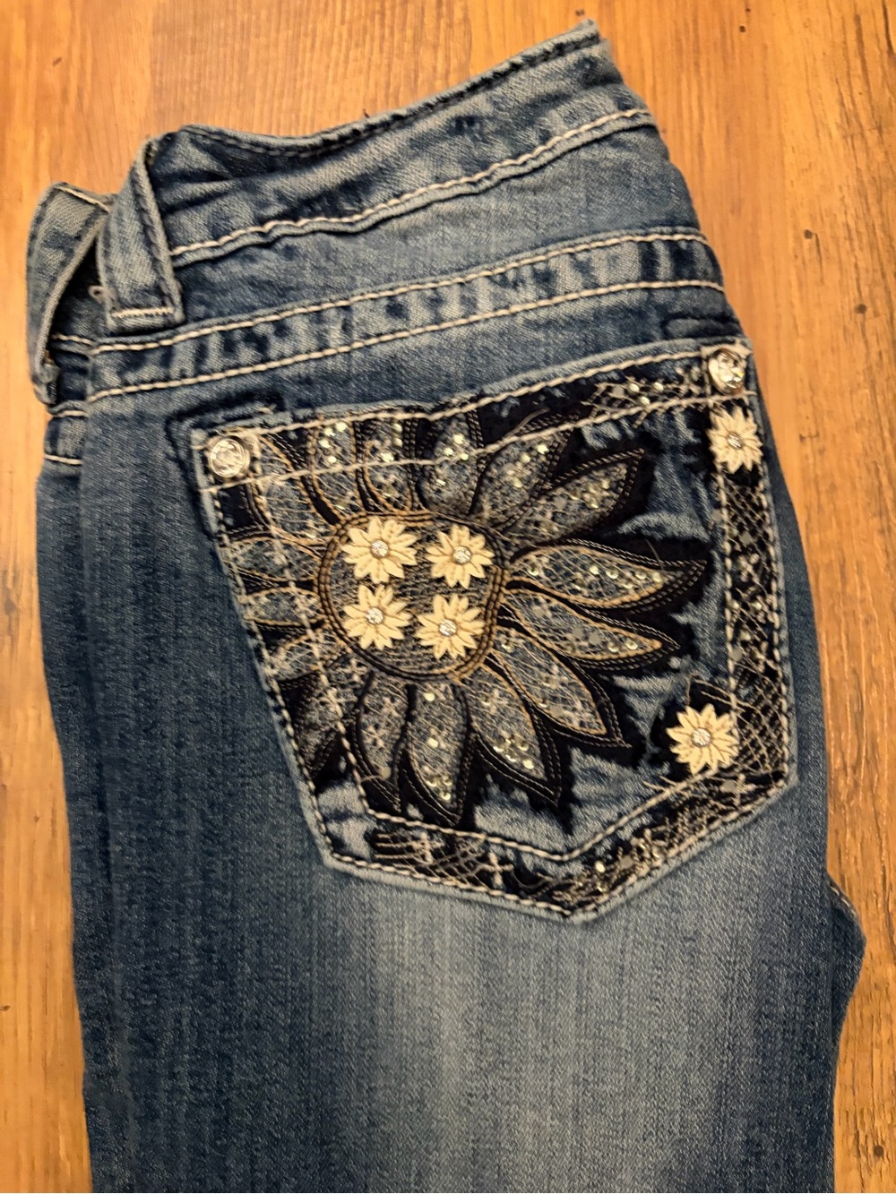 Embroidered Miss me jeans Floral Accent Boot Cut — Blue